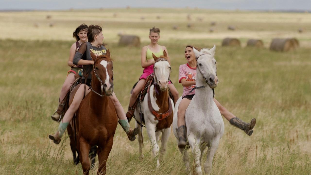 East of Wall (Duvarın Ötesi) 1080p Full HD izle